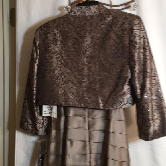 R&M Richards Dress - Picture 5 of 5